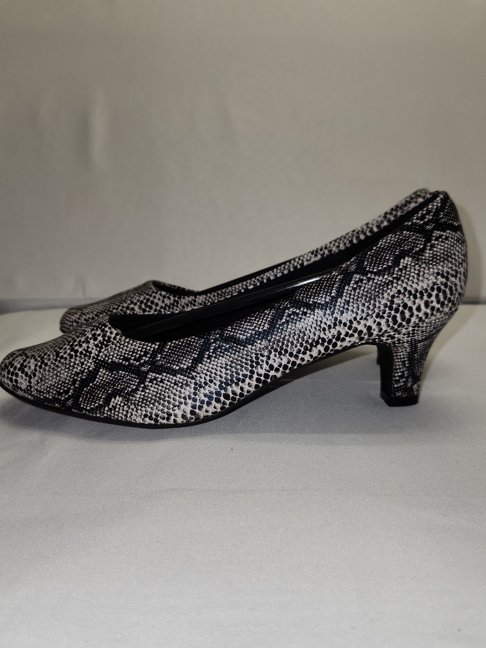 ⭐️NIB Angel Flex Carol Faux Snakeskin Kitten Heels Pointed Toe Pumps Python 6M